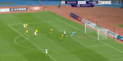 第27分钟，穆德里克左路拿球突入禁区沿底线突破后到门前，被防守球员解围！